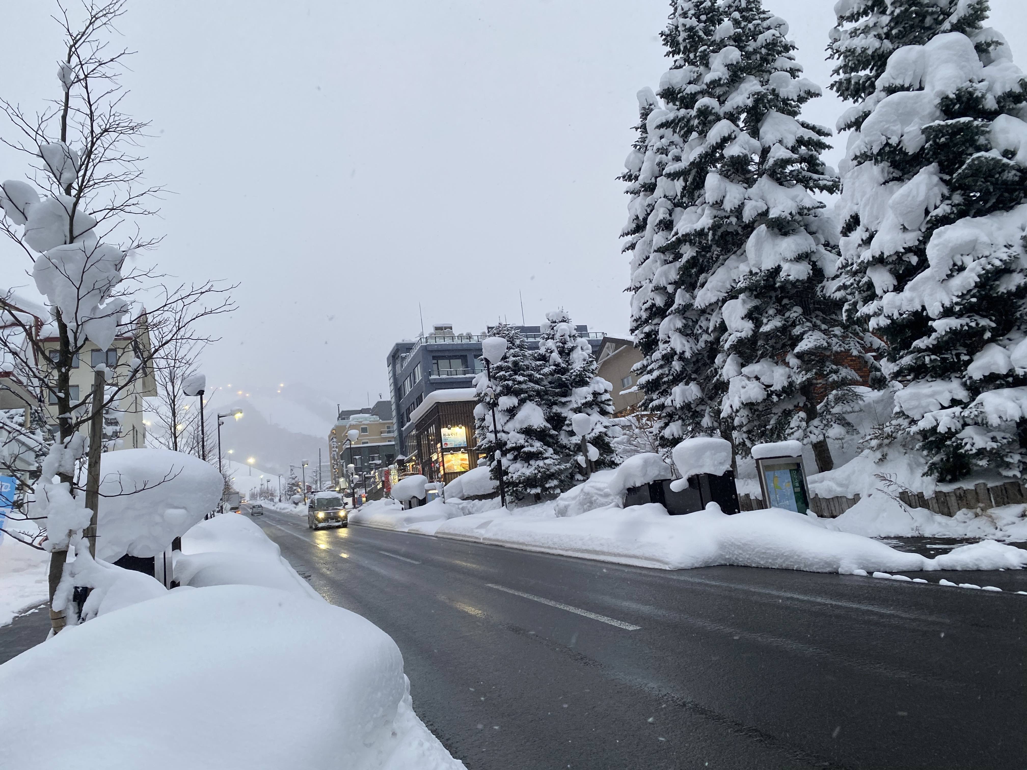 Snowy road in Hirafu