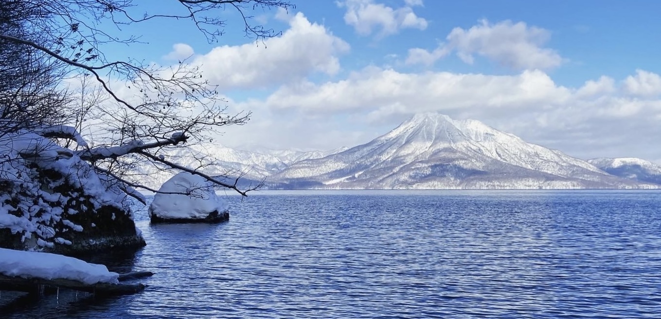 A lake in snowy Japanese mountain surounds