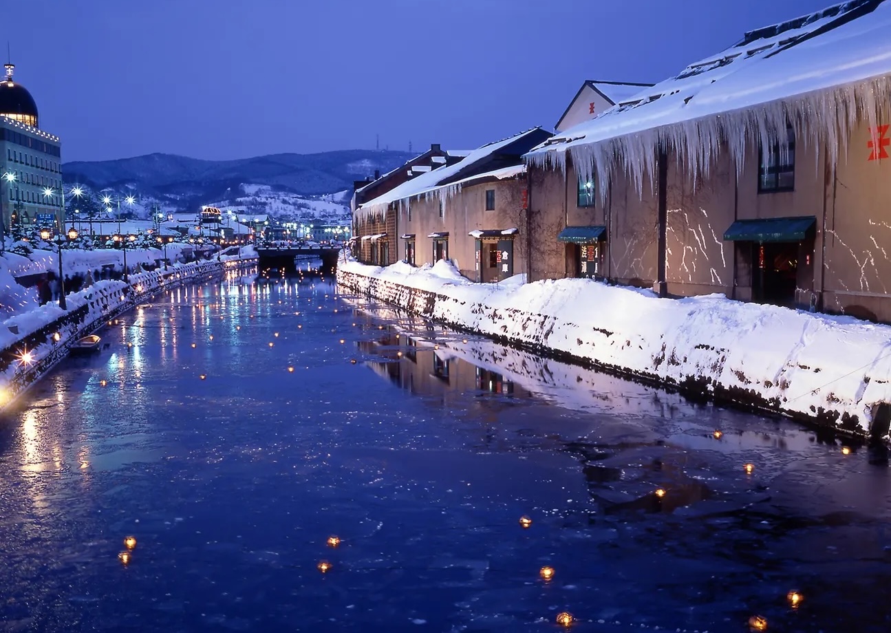 A glitening canal amongst snowy surropunds