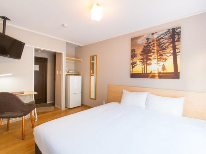 M Lodge - Double bed with white linen Double bed with white linen