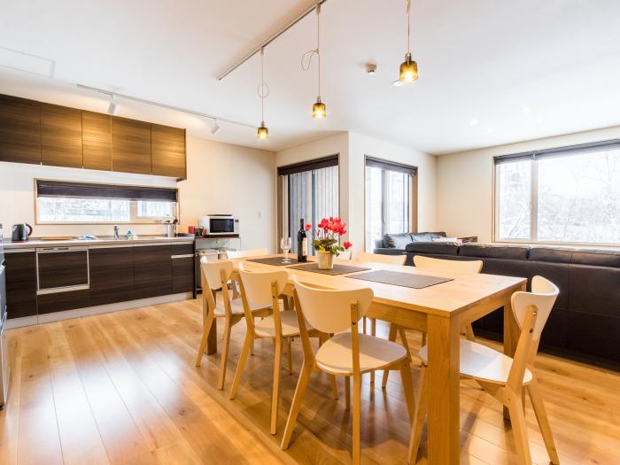 length of dining area to the kitchen