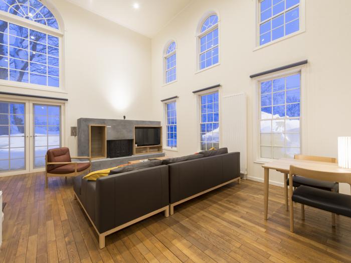 Yukine - Lounge suite tv and high ceilings Lounge suite tv and high ceilings