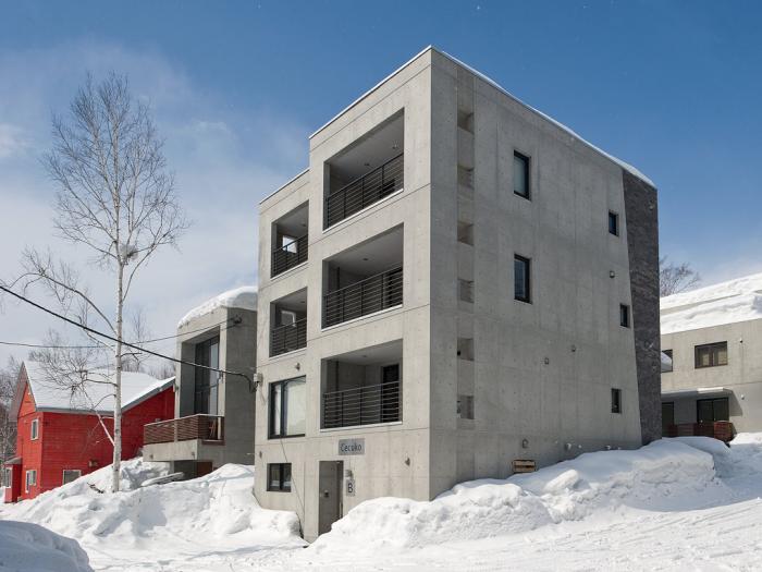 Cecuko B concrete exterior