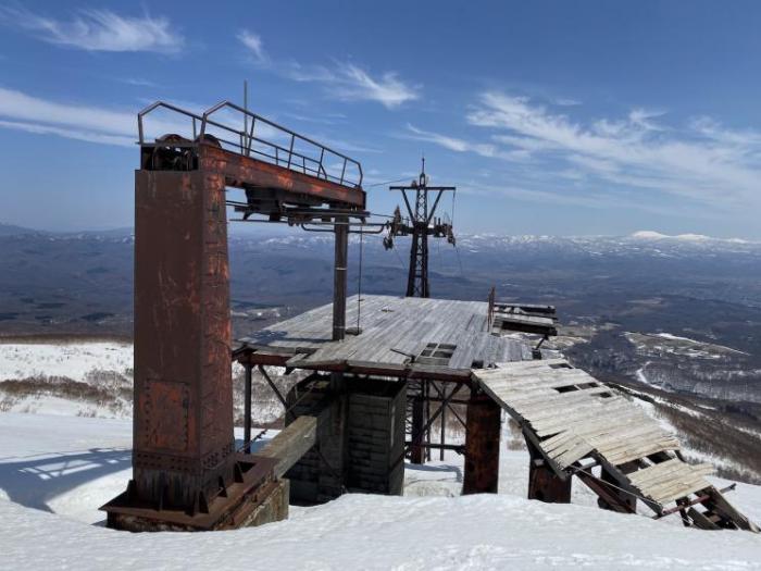 An rusty abandoned ski lift 
