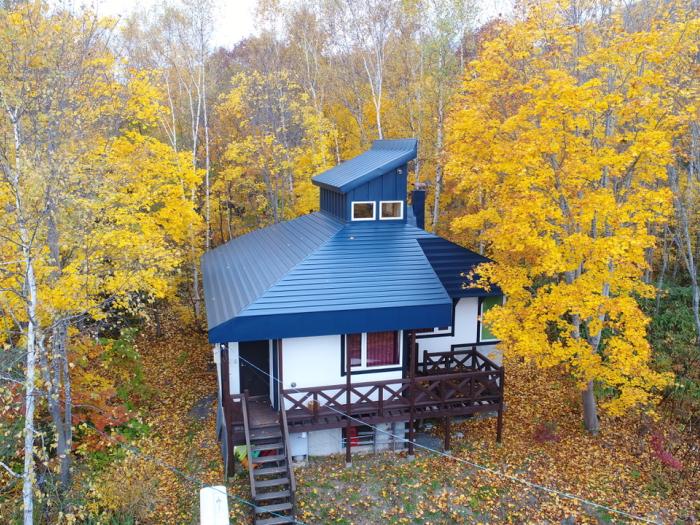 Annupuri onsen chalet extrerior A retro building surrounded by autumn leaves
