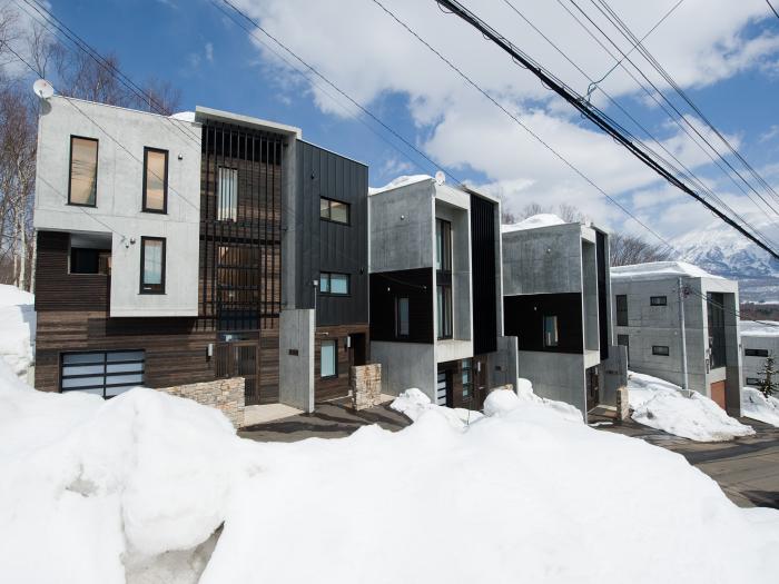 The exterior of 3 concrete townhouses