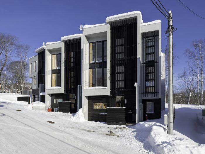 The exterior of 3 x 3 bedroom 3 story apartments