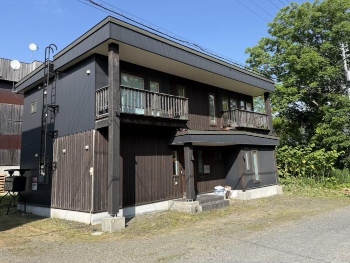 A two story house with 2 balconies
