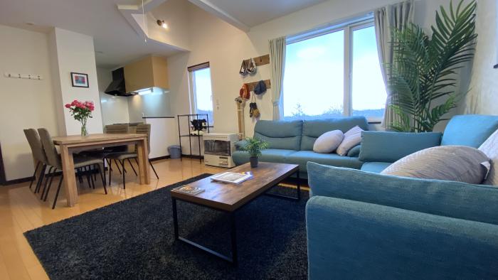A blue lounge and coffee table