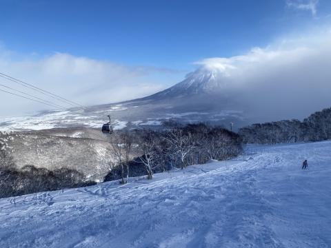 Hirafu Ski Area piste and gondola above.