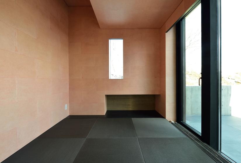 tatami room with side door