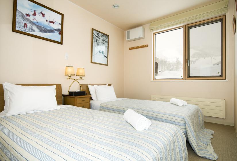 Gondola Chalets bedroom with 2 single beds
