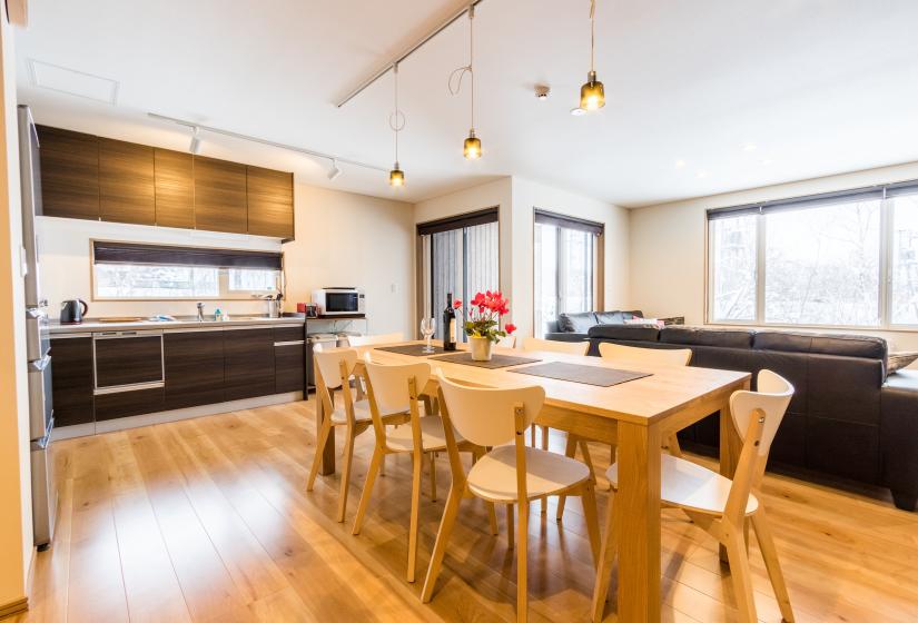 length of dining area to the kitchen