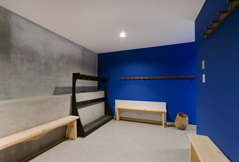 ski drying and storage room with blue and concrete walls