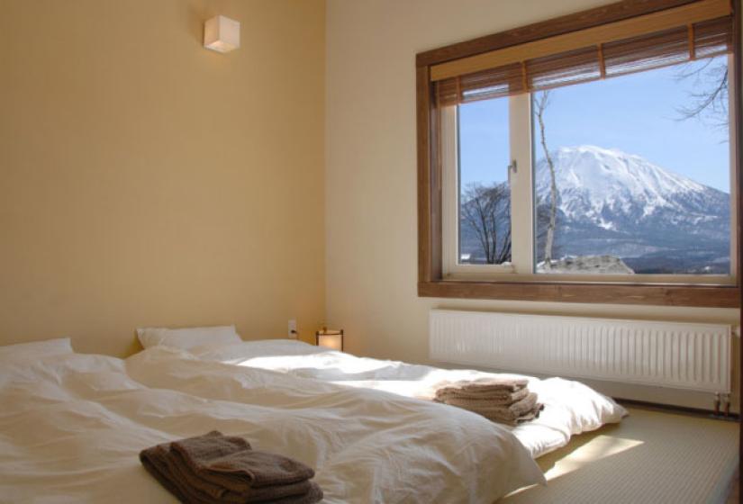 Ginsetsu futon bedroom with Mt. Yotei view