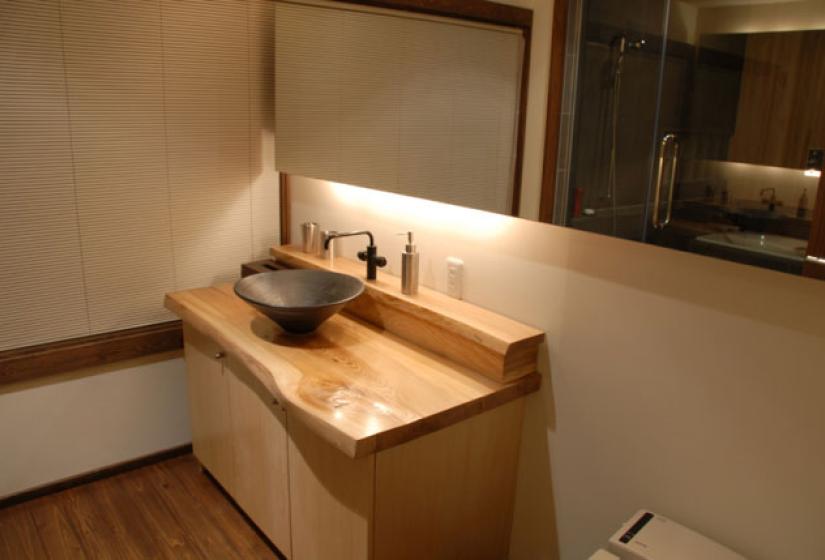Ginsetsu sink on wooden counter in washroom