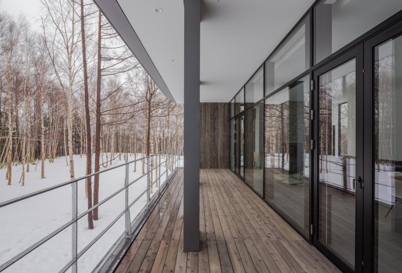 front deck with wood flooring and support beam