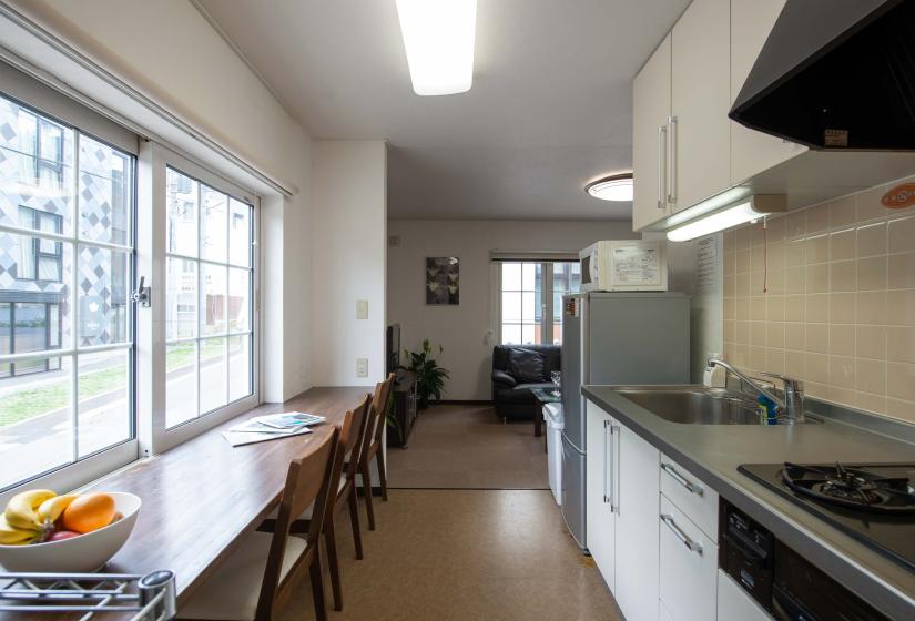 kitchen and breakfast bar