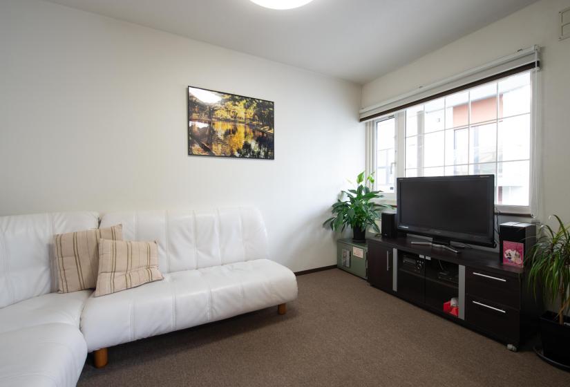 white sofa and tv cabinet