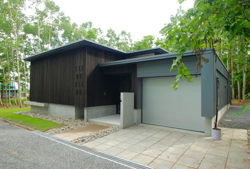 exterior view of Kabayama House with garage