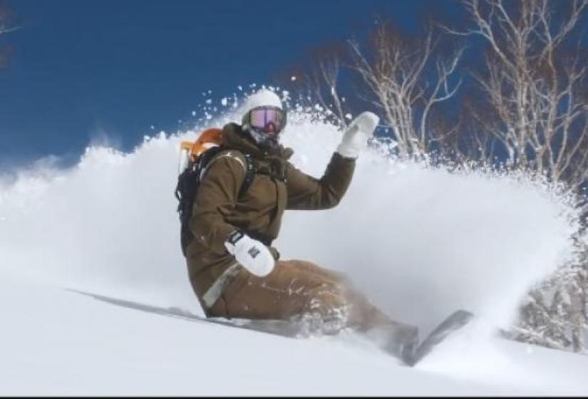 Snowboarder doing a powder turn