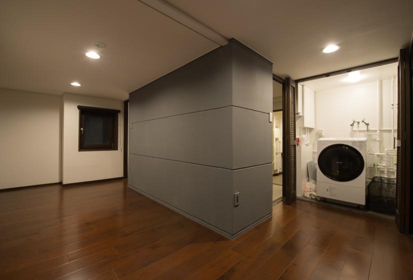 1st floor hallway with washer and dryer in the closet