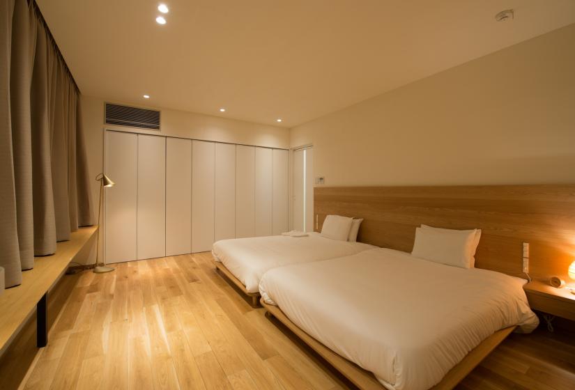 bedroom with 2 double beds