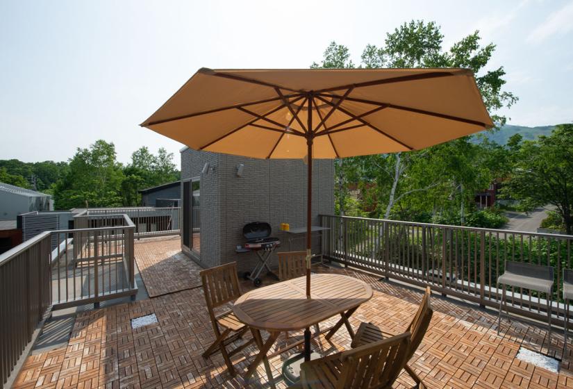 Picnic table and chairs on roof top terrace