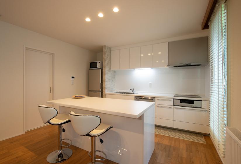 kitchen area with breakfast bar