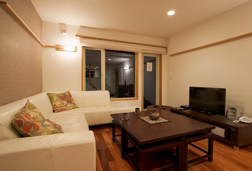 living room with white sofa and brown coffee table