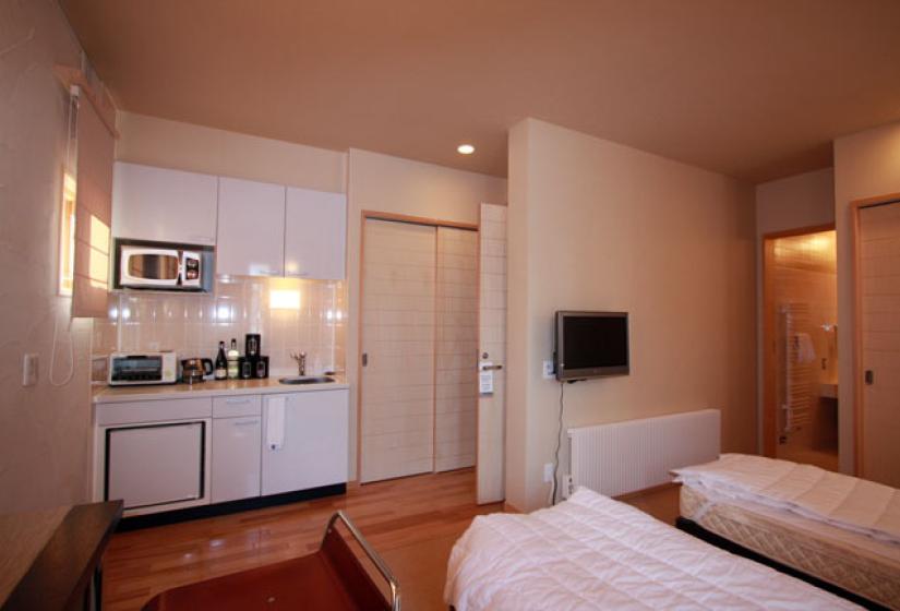 Genji studio 4th room with 2 single beds and kitchenette 