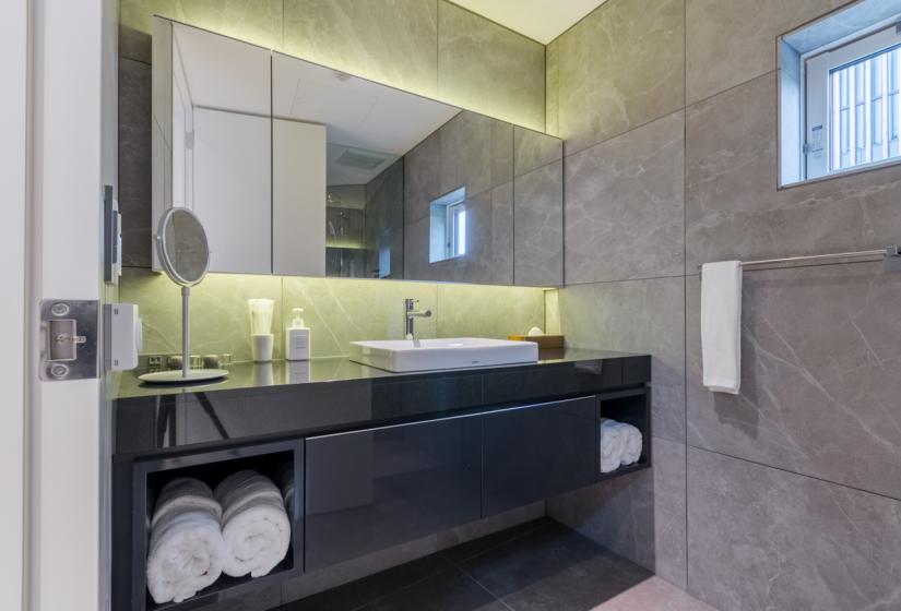 sink, mirror, and drawers in bathroom