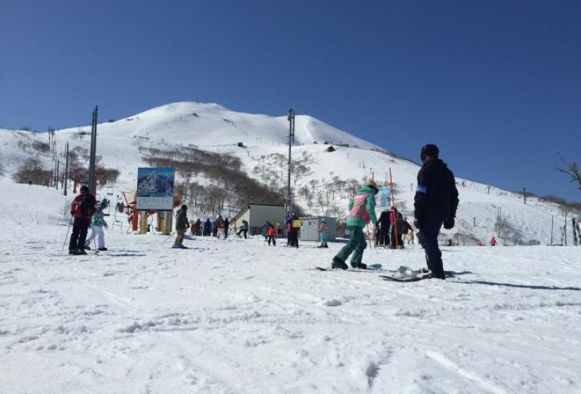 Niseko spring skiing