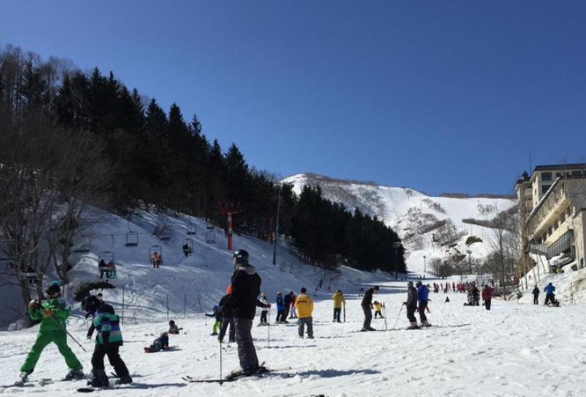 Spring skiing in Niseko