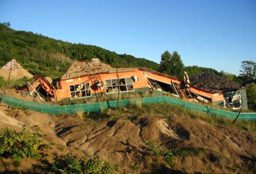 Usu-zan crater Center of 2000 eruption