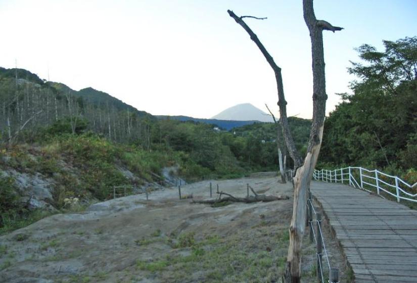 Mt Yotei from Usu-zan Mt Yotei from Usu-zan