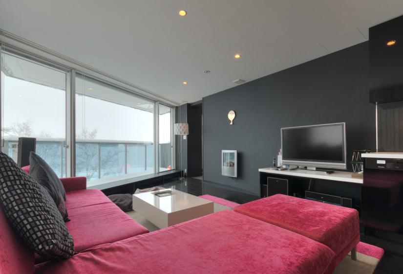 living area with crimson sofa and flat screen tv