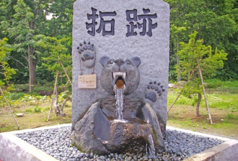 More spring water, this time Higashiyama More spring water, this time Higashiyama