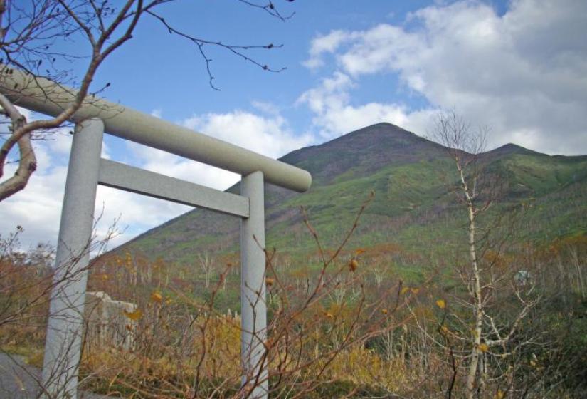 The peak of Mt Annupuri from Goshiki onsen.