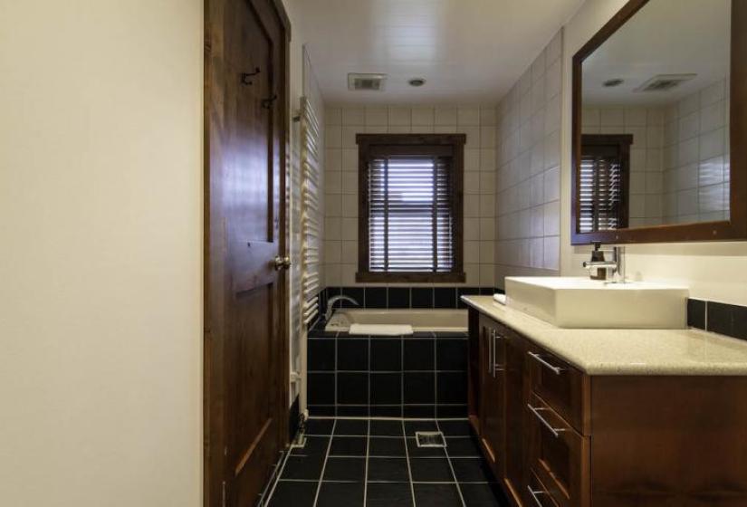 Ishi Couloir bathroom 1 Bathroom sink and bath