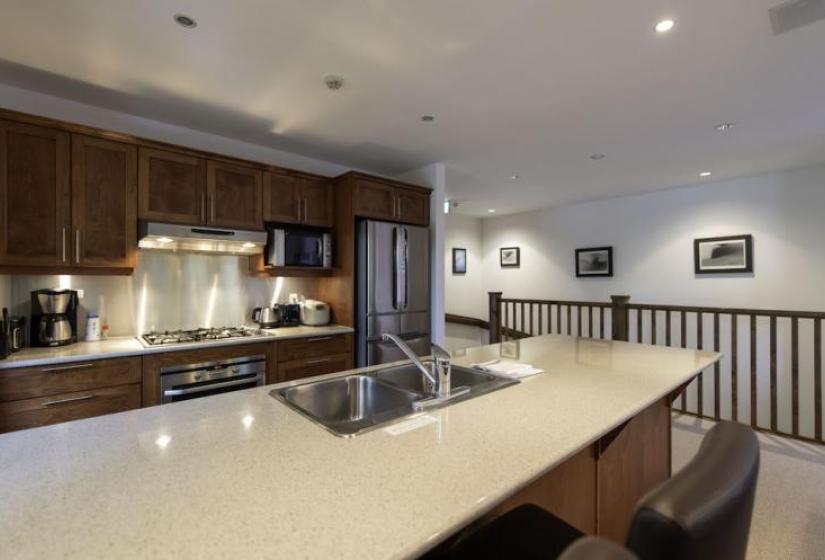 Kitchen Kitchen island bench with stove top behind