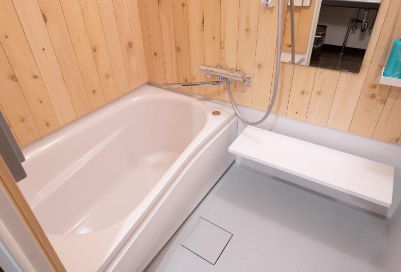 Unit bath with Hinoki wall panels