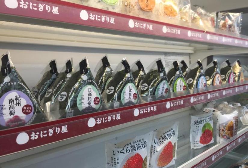 A row of rice balls in a convenience store
