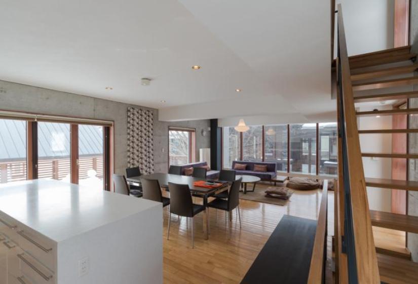 Ise - 4 Bedroom House main dining area and counter space