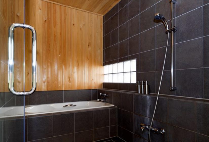 Ginsetsu shower and bath tub