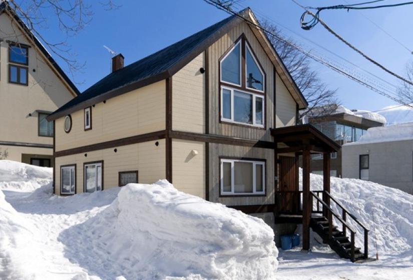 Ginsetsu Niseko side exterior in winter