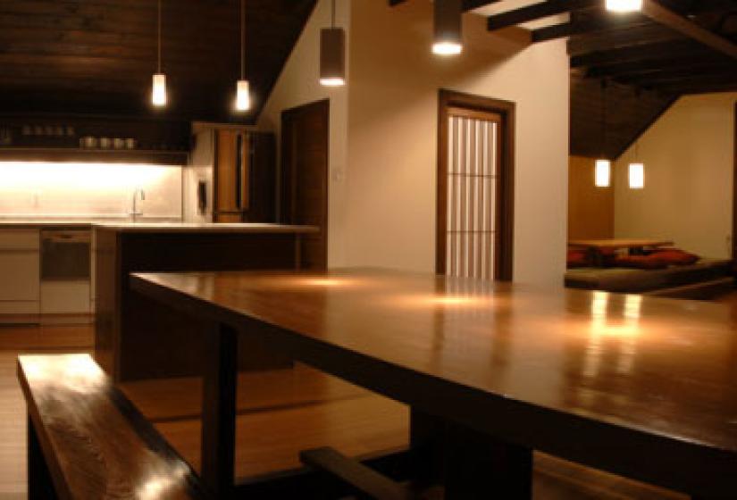 Ginsetsu dining table