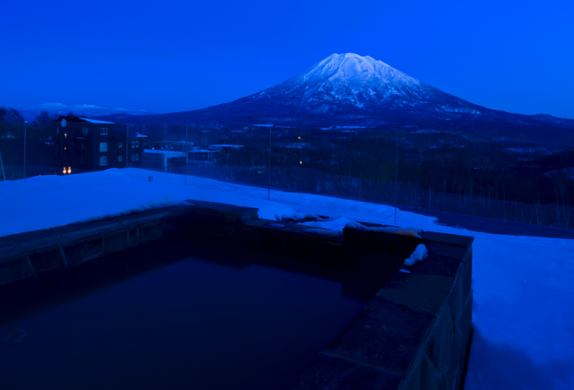 rooftop bath with yotei view