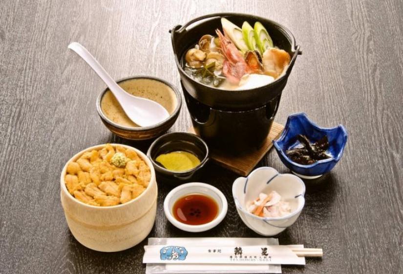 A Japanese sea urchin set with pickles and soup