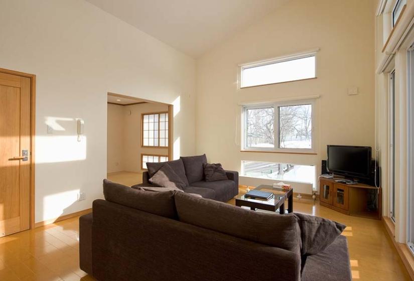 sofa and tv in the lounge of Ruby Chalet